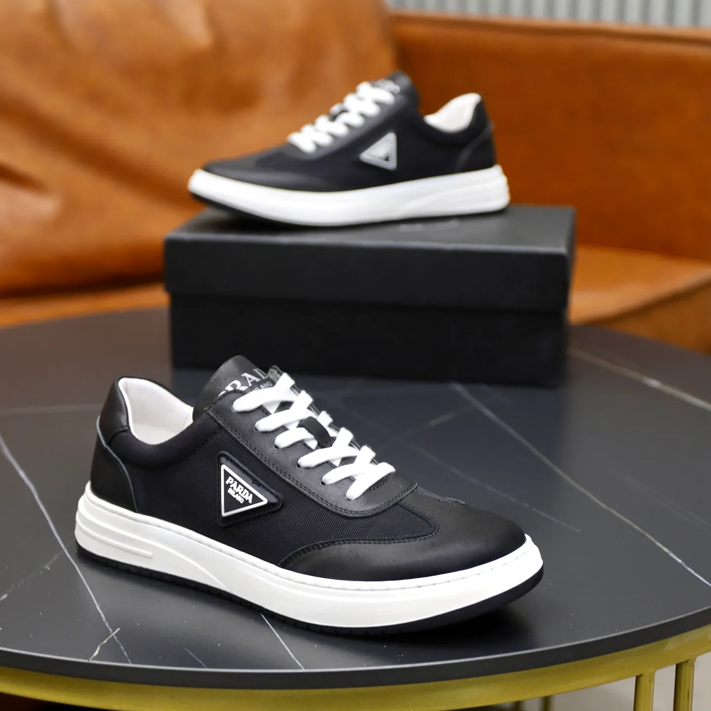 Ex-factory price: 420💰🙅‍♂️🙅‍♂️🙅‍♂️ Brand: PRADA Standard code: 38–44 (45 can be customized) Grade: Same as the official website Material: Original cowhide fabric Comfortable pigskin lining Lightweight wear-resistant outsole Style category: Men's fashionable casual shoes and boots Running sports shoes Distinguished luxury brand elements Top luxury Color: actual picture color